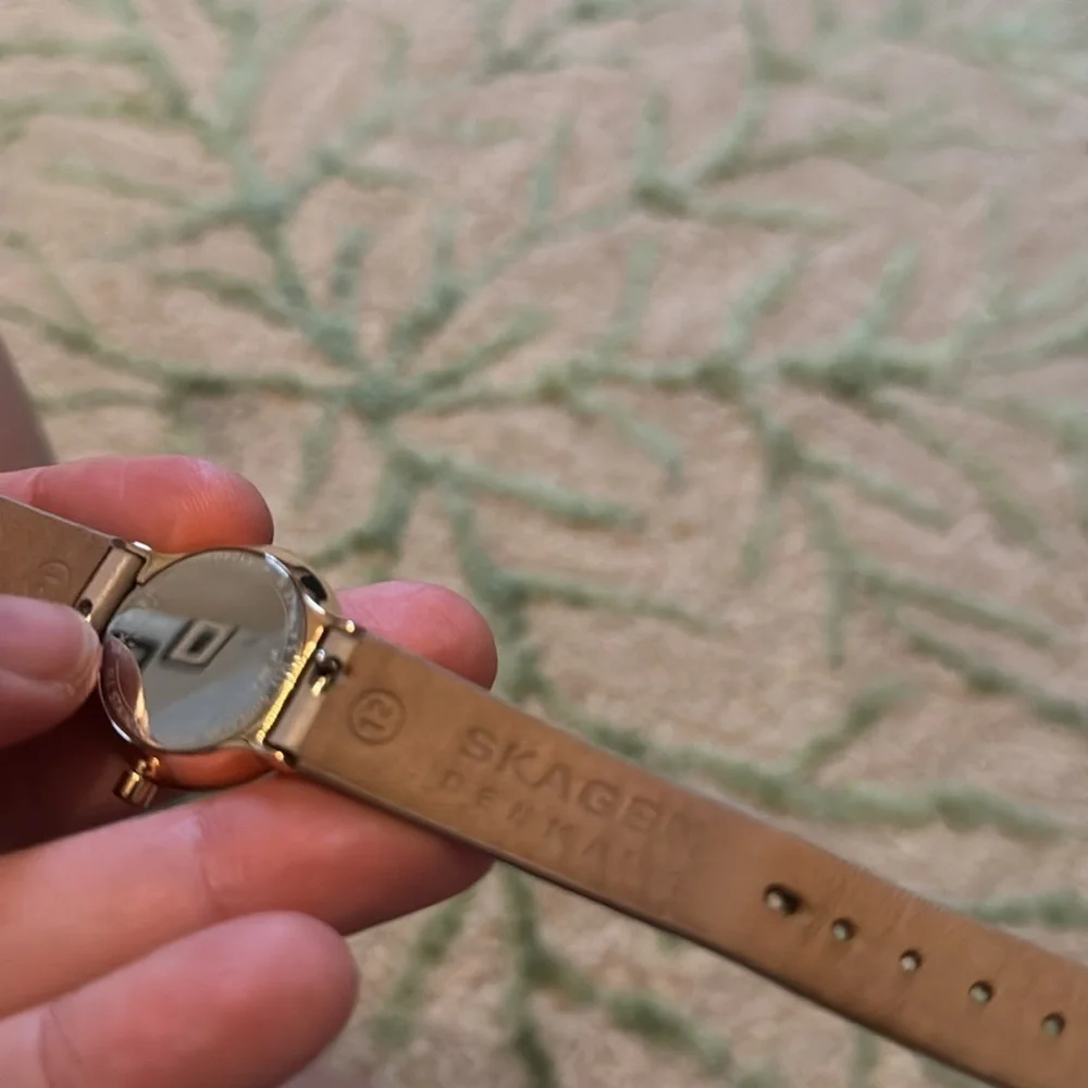 Skagen Denmark taupe tan and gold leather band wristwatch 12